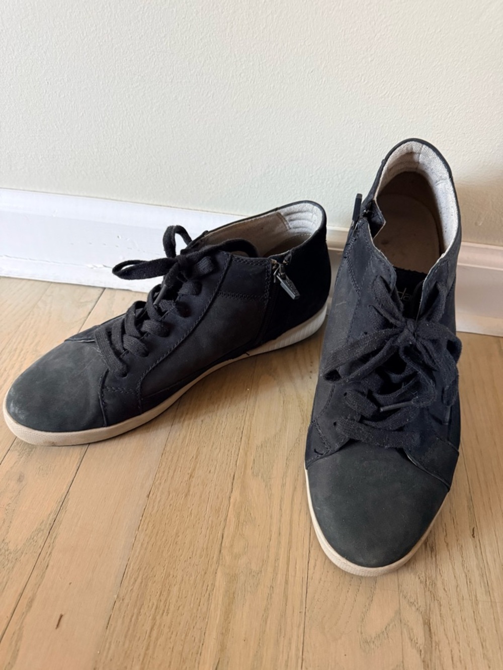 Dansko zipper Black Suede Sport Shoes  size 42
11- 11 1/2 women’s